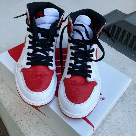 Nike Air Jordan 1 Retro High OG in White and Red - Picture 6 of 12